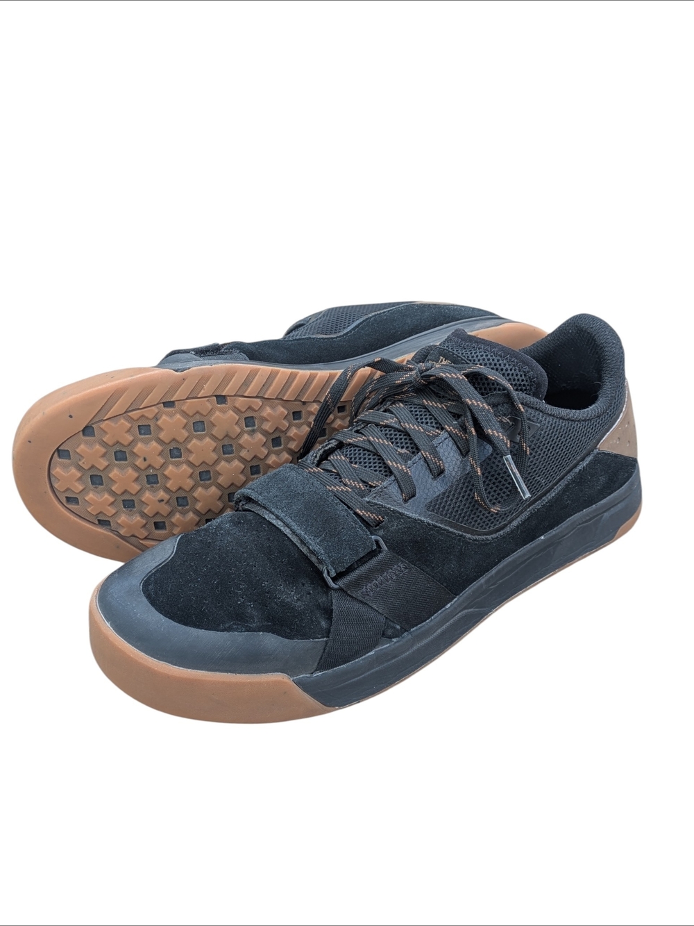 The North Face Men's Size 11 Larimer Black Shoes Gum Sole Low-Top Sneakers